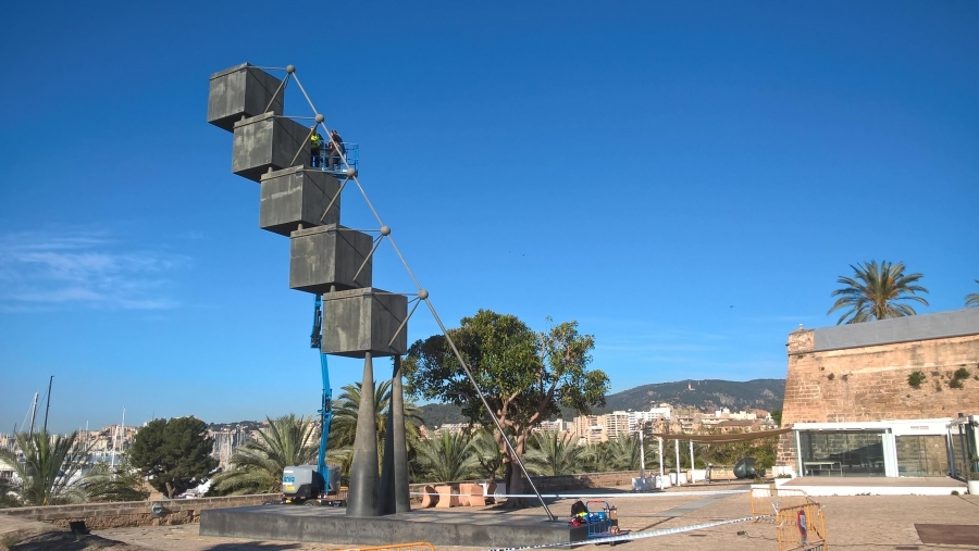 Inspección y reparación de escultura de Santiago Calatrava
